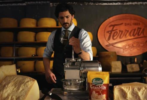 Il grattugiato “re” indiscusso della tavola (e altre curiosità sull'amore degli italiani per il formaggio)